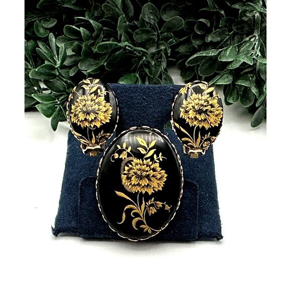 Vintage Gold Tone Floral Black Enamel Brooch & Clip-On Earrings Set - Picture 2 of 3